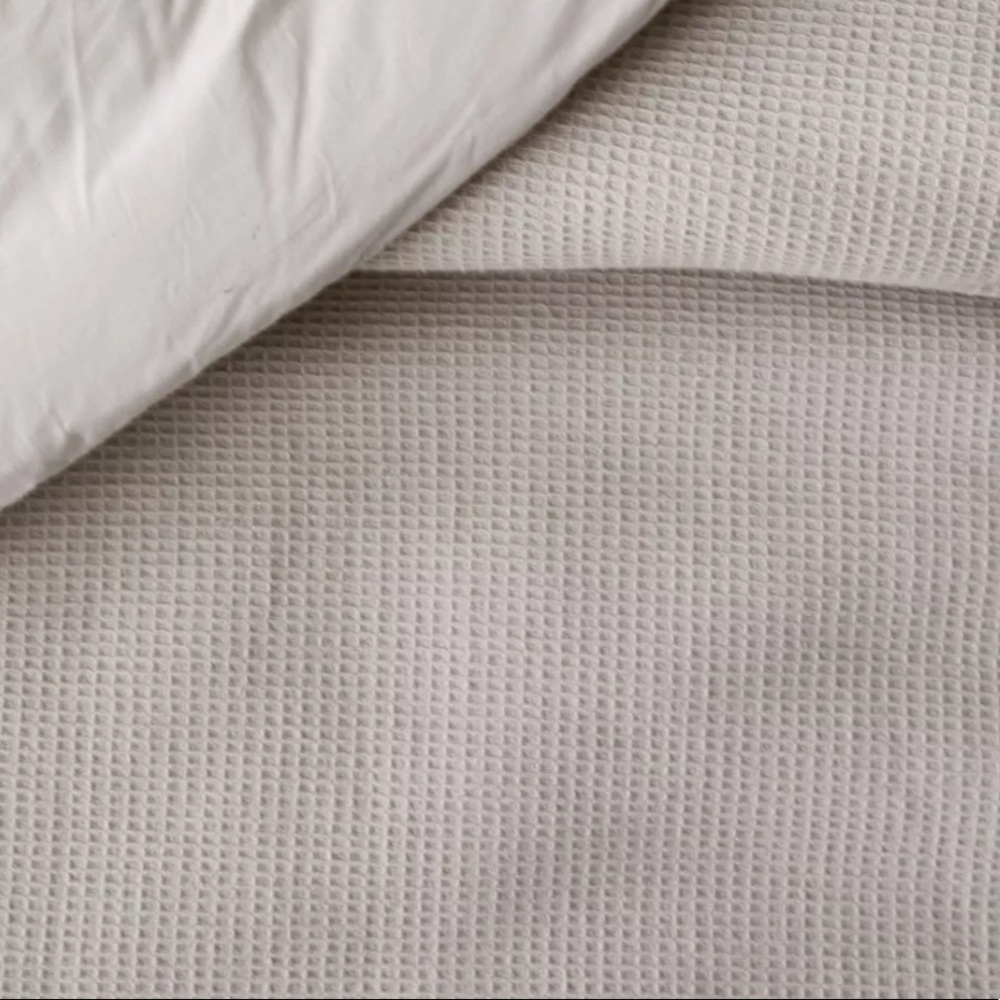 Urban Outfitters Waffle Queen Size Comforter Light Grey - Picture 3 of 5